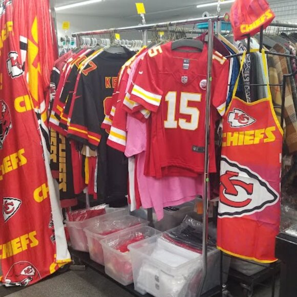 KANSAS CITY CHIEFS Aluminum LICENSE Plates - Picture 16 of 16